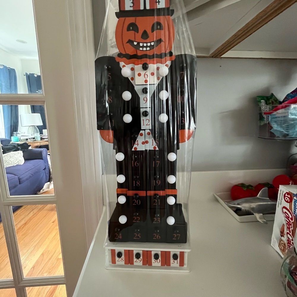Martha Stewart Halloween advent calendar lights up new with tags